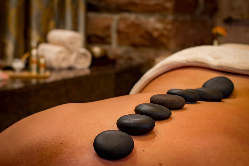 Jakie rodzaje masażu warto oferować w swoim salonie SPA?